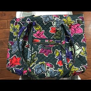 Iconic Vera Tote in Falling Flowers